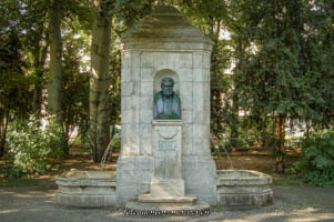 Gerhard Willhalm - Gedenkbrunnen - Friedrich Bezold