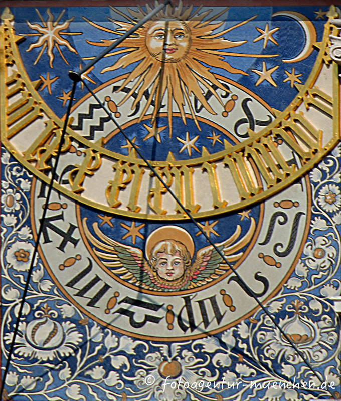Sonnenuhr am Bayerischen Nationalmuseum