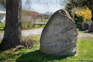 Gerhard Willhalm - Kriegerdenkmal (Findling)