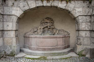  - Grottenbrunnen